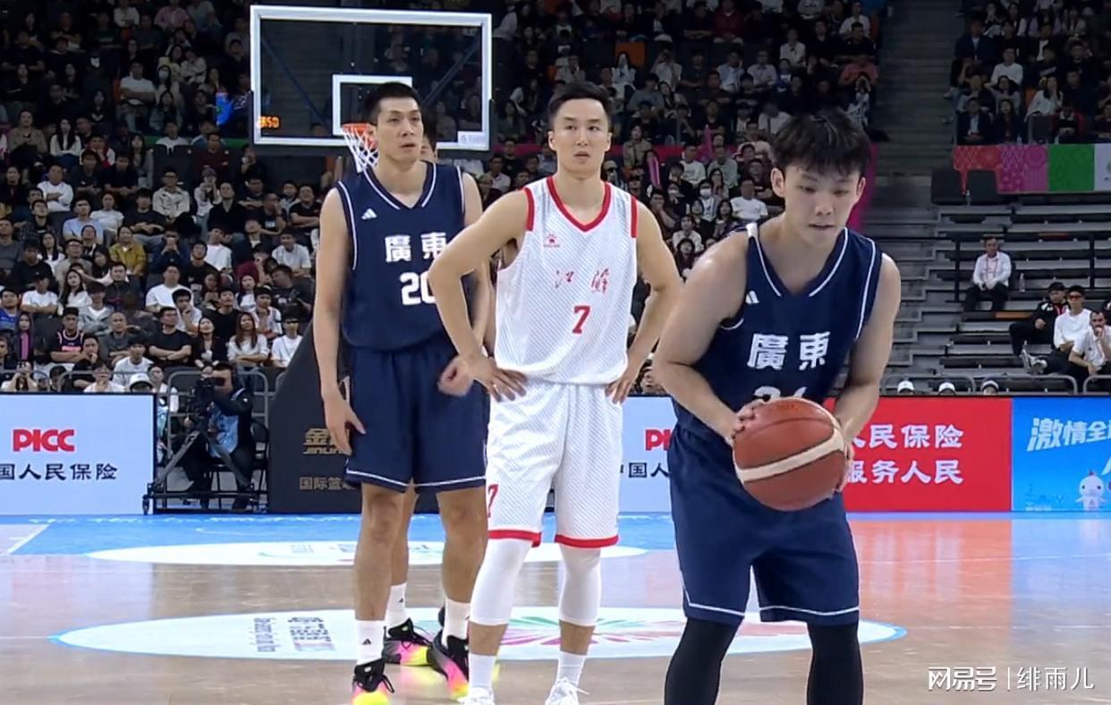 杜锋神调整！广东男篮逆转江苏，徐杰成关键先生