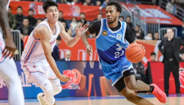 CBA重磅！新疆男篮官宣顶级外援加盟，刘炜率队冲击前四