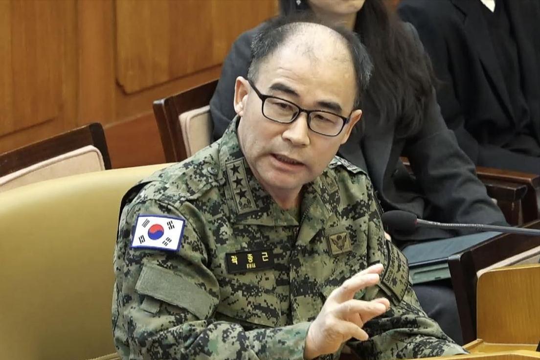 尹锡悦与军方高层讨论