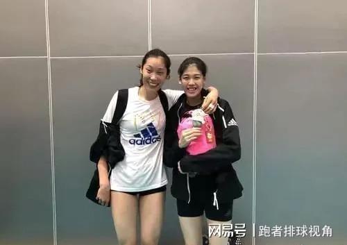 19点央视直播！朱婷首战李盈莹，河南女排目标拿分，二传成关键