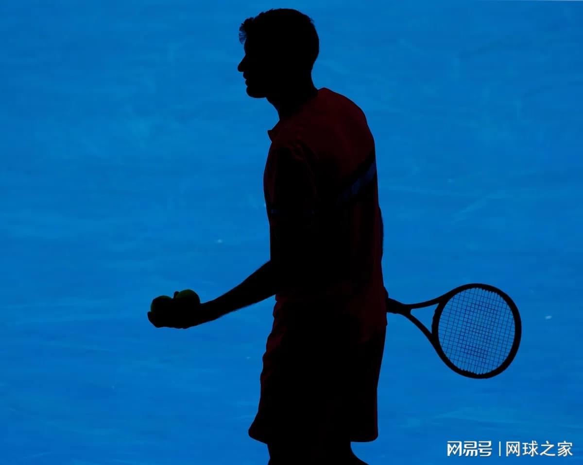 震惊！两名知名球员因违规购外卡遭重罚，禁赛罚款双管齐下