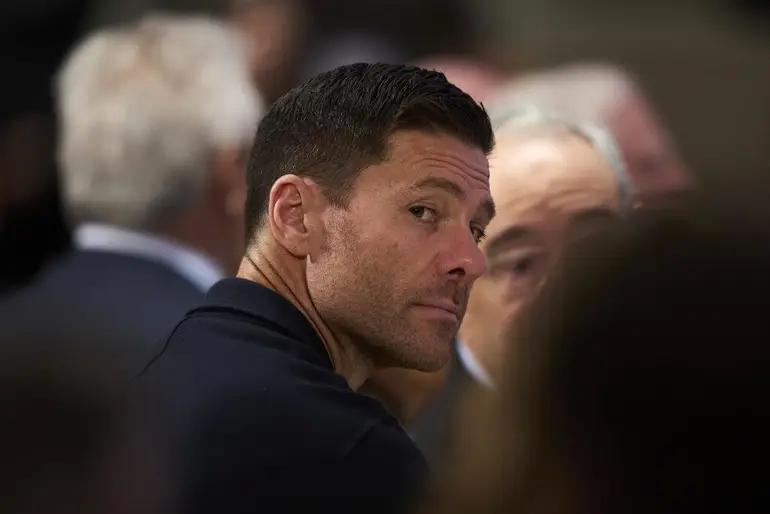 阿隆索世俱杯期间测试更衣室保密性，皇马内部改革引关注