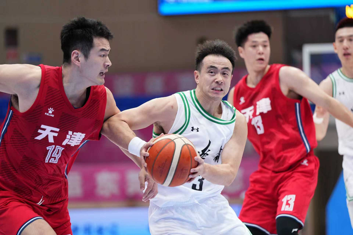 全运会男篮：辽宁4连胜头名晋级八强 赵继伟韩德君合砍42分