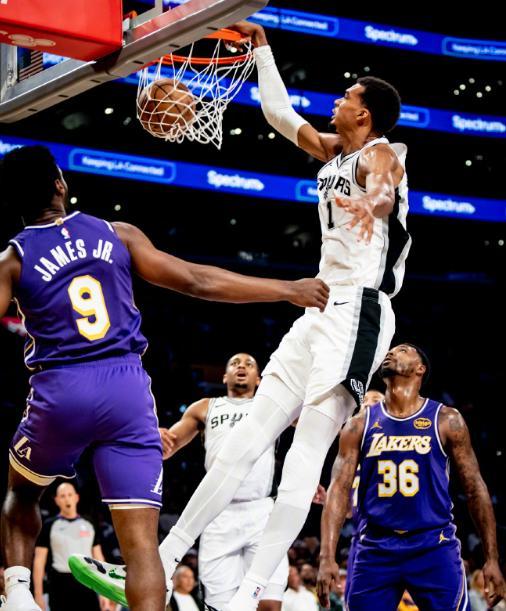 火箭将效仿湖人包夹战术，文班亚马面临生涯最严峻考验