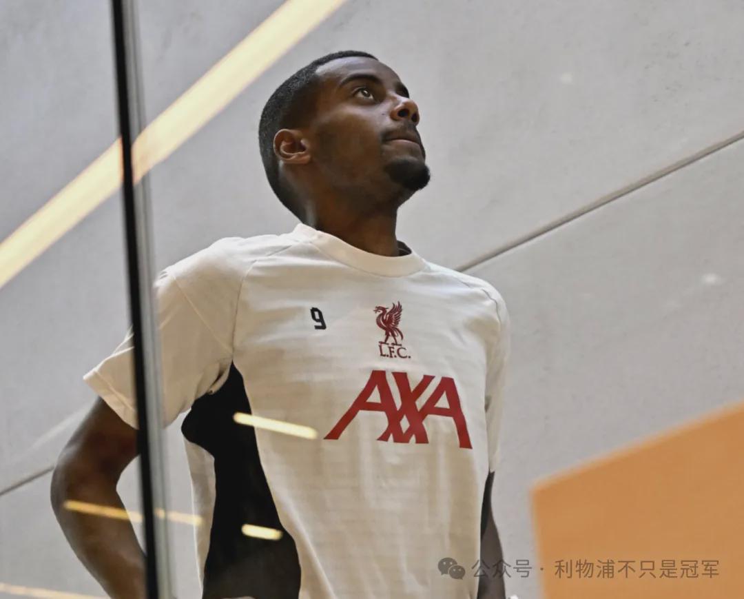 斯洛特赛前发布会：利物浦对曼联表现更佳，曼城战迎挑战