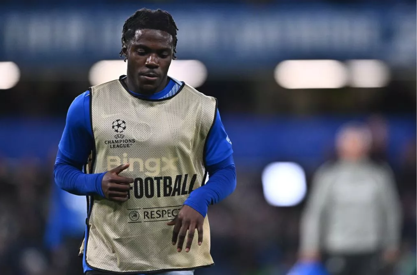 切尔西中场危机：拉维亚伤退加剧伤病困扰