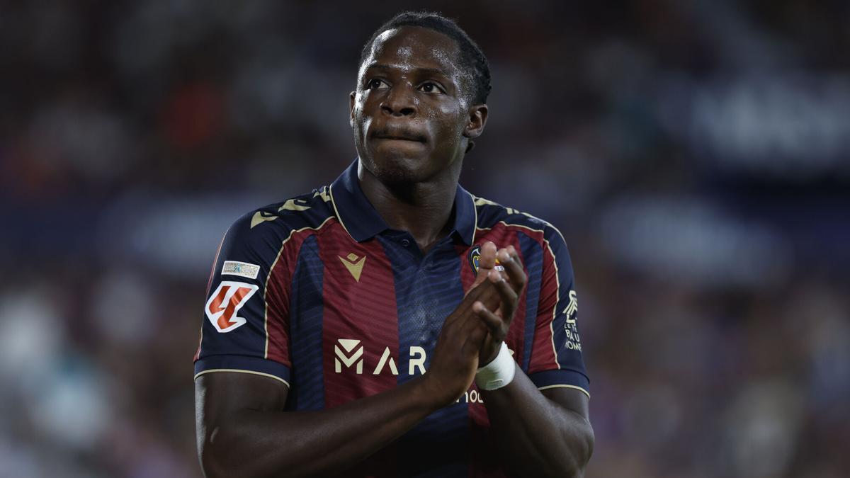 埃永转会风云：巴萨领跑，皇马曼联紧随其后