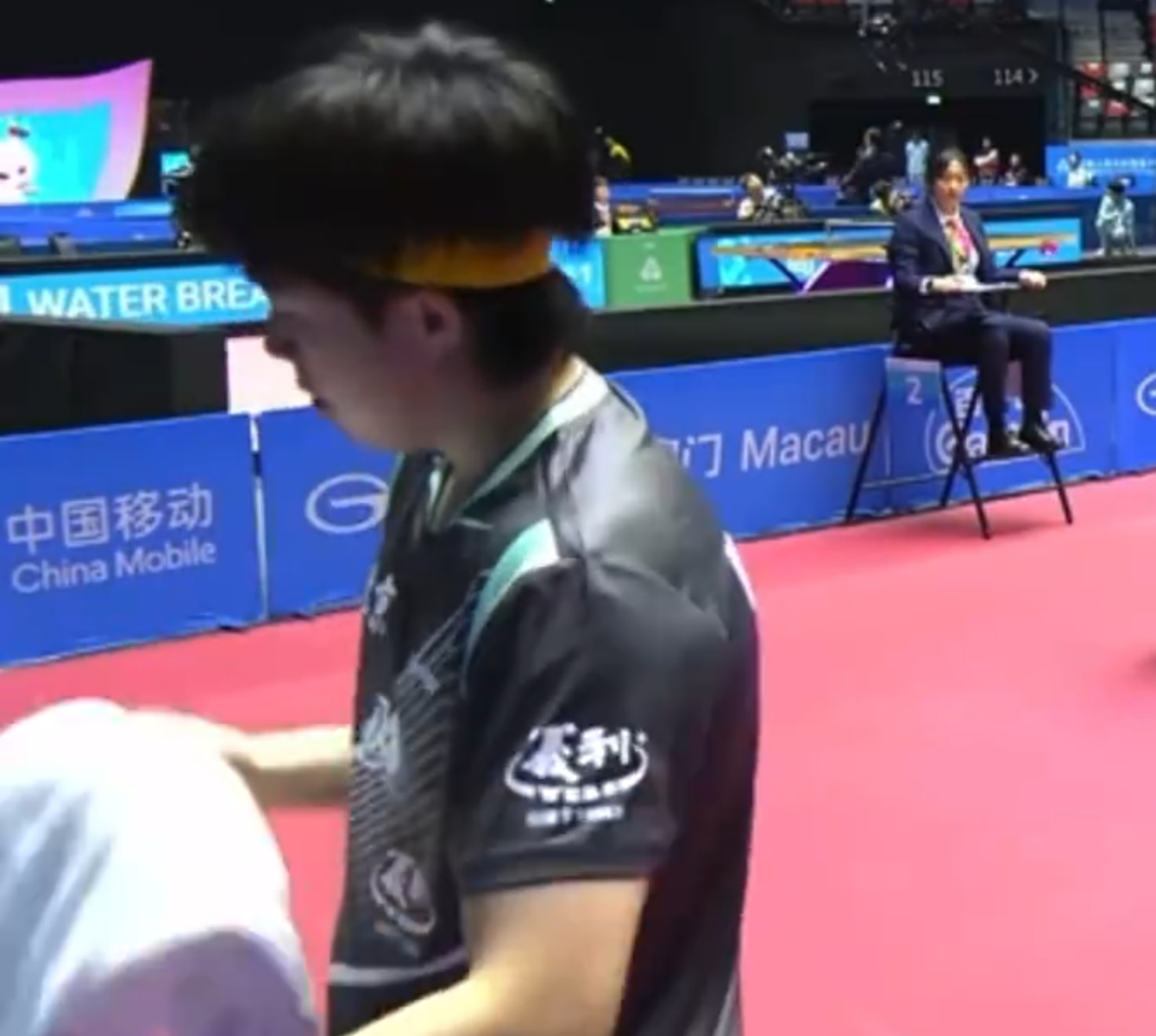 王楚钦全运会首战引爆热搜！4-1胜魏世皓 倒地爆冲展现世界第一风采