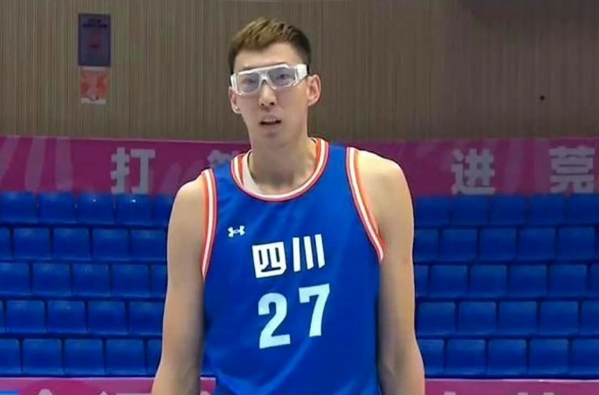 全运男篮1/4决赛：周琦33+14率四川大胜北京，强势晋级四强