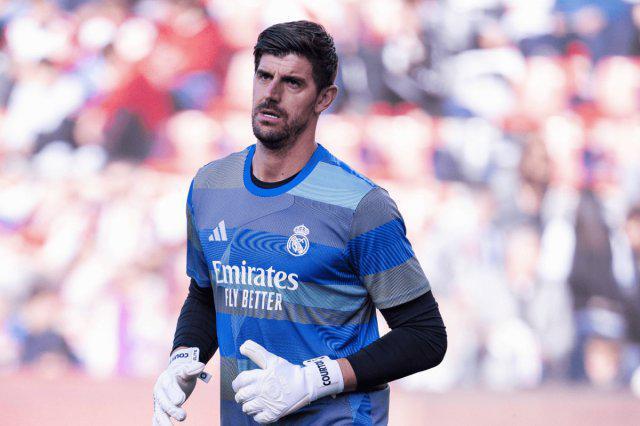 皇马门神库尔图瓦右腿肌肉受伤，预计缺席两周