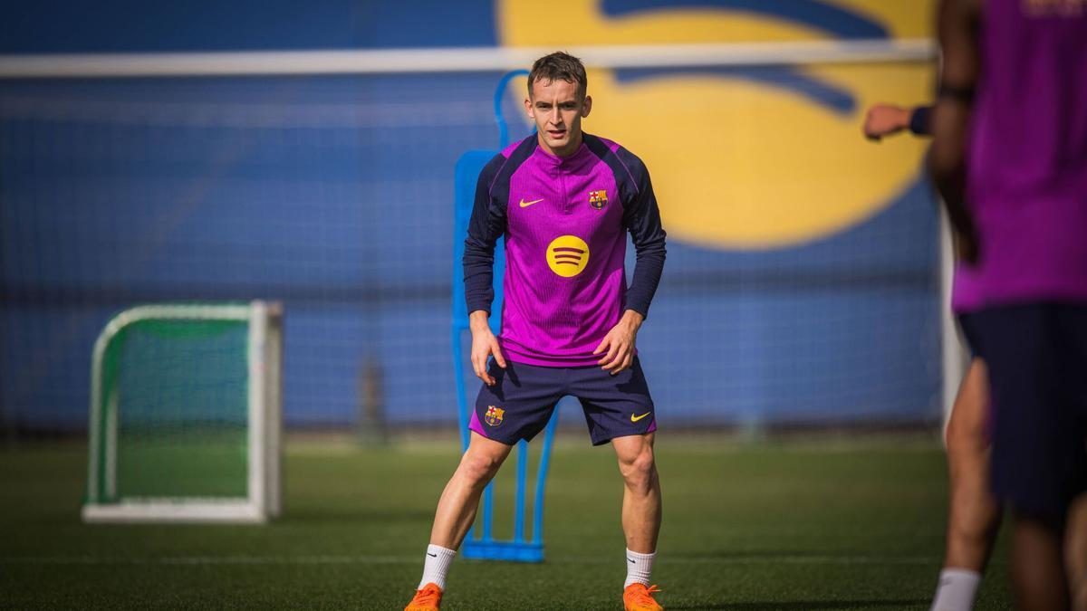 每体：卡萨多伤势轻微，巴萨未发布公告确认复出时间