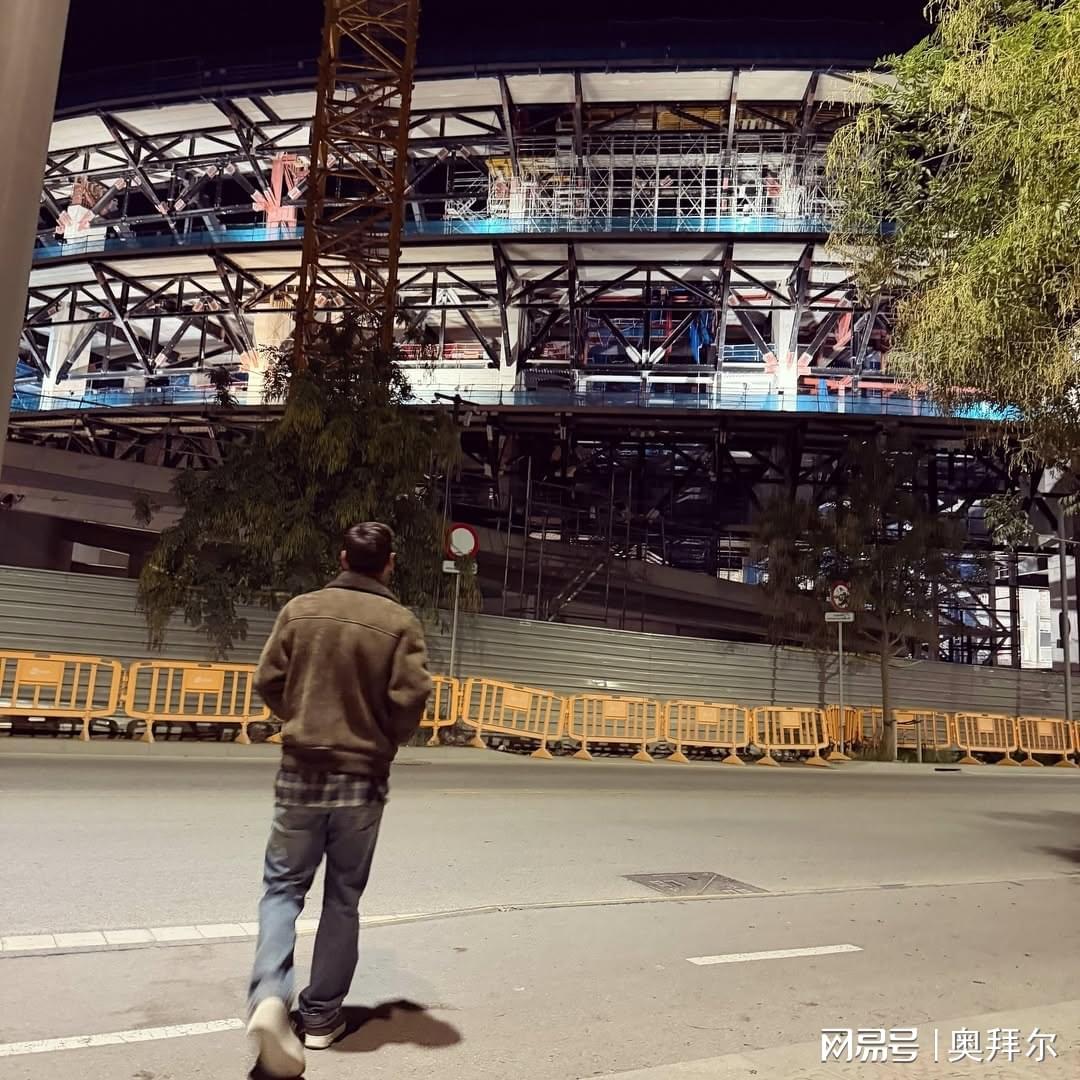 梅西秘密重返诺坎普！巴萨高层不知情，隔空回应拉波尔塔引关注