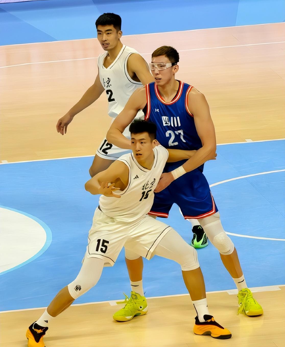 廖三宁状态低迷引争议：五战狂打40铁，北京男篮遭重创