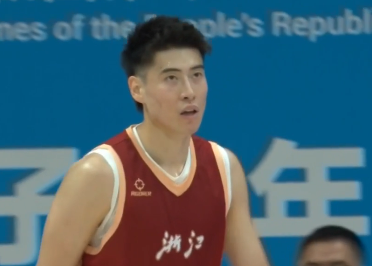 全运男篮：浙江险胜上海进四强 程帅澎19分王奕博怒喷裁判