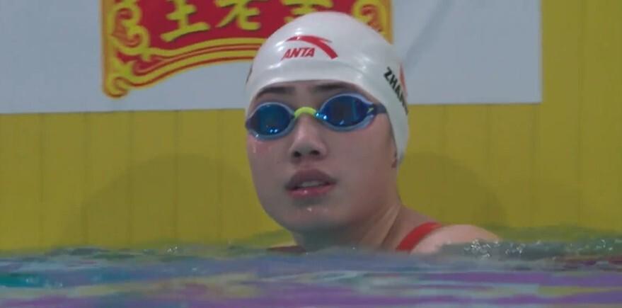 全运会女子100米蝶泳：张雨霏58秒84小组第一，强势晋级半决赛