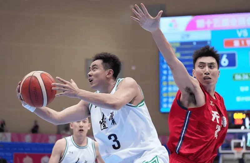 辽粤四强对决前瞻：杜锋严防赵继伟原帅，锋线成胜负关键