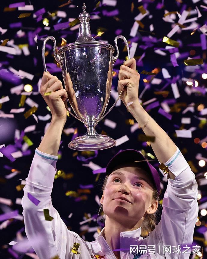 哈萨克斯坦总统祝贺！莱巴金娜2025年终总决赛夺冠创历史