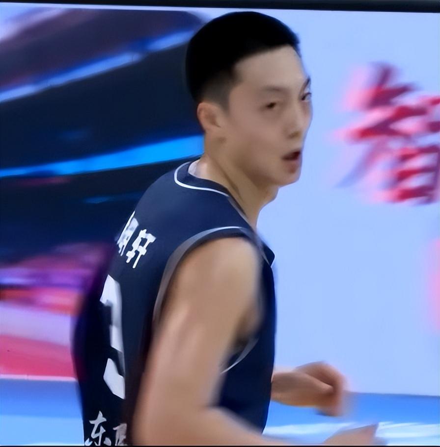 全运男篮1/4决赛：广东107-65大胜天津，9人满分周鹏及格