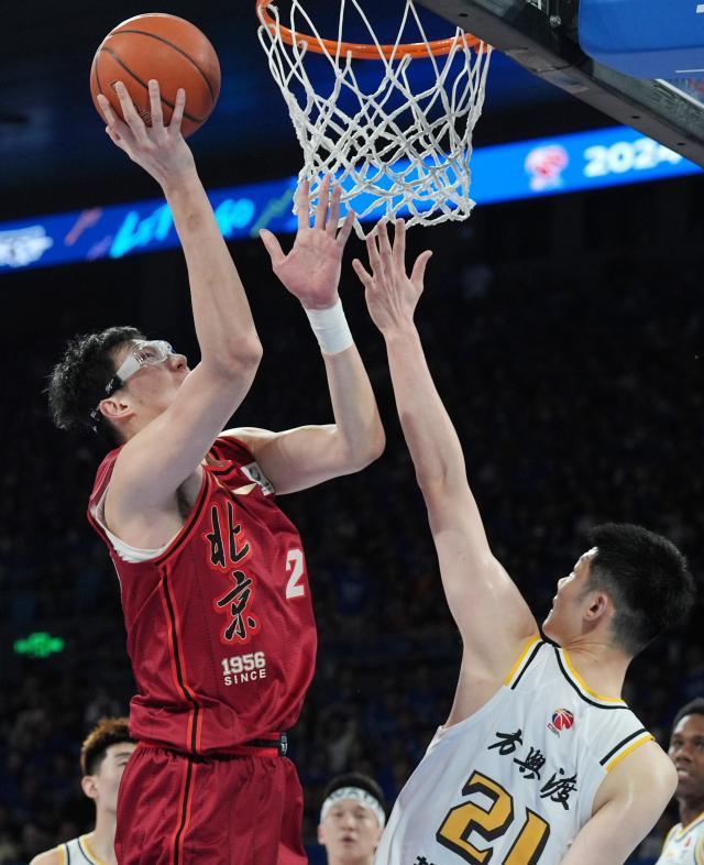 周琦33+14联手胡金秋 四川全运男篮强势晋级四强