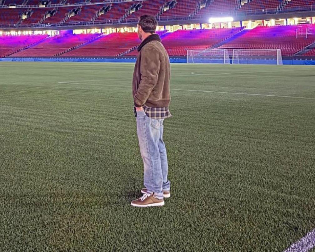 梅西突然现身诺坎普！巴萨高层震惊：未获通知，他如何进入的？