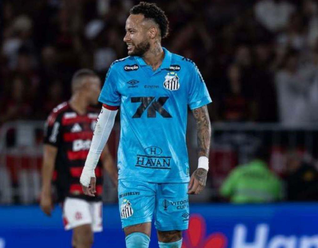 33岁内马尔巴甲赛场受挫：跑50米接球遭无视，提前被换怒离场