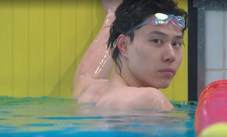 全运会男子100米蛙泳：覃海洋59秒25预赛登顶，半决赛蓄势待发