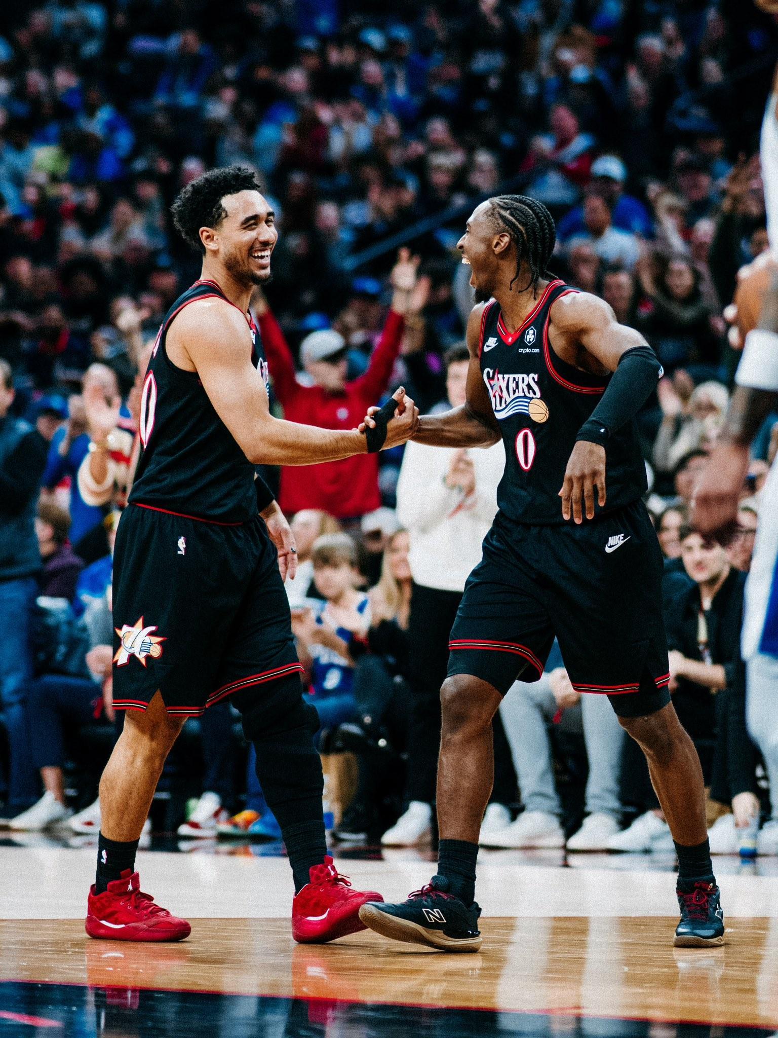 费城76人主场焕新：艾弗森经典LOGO回归，致敬2001年总决赛传奇