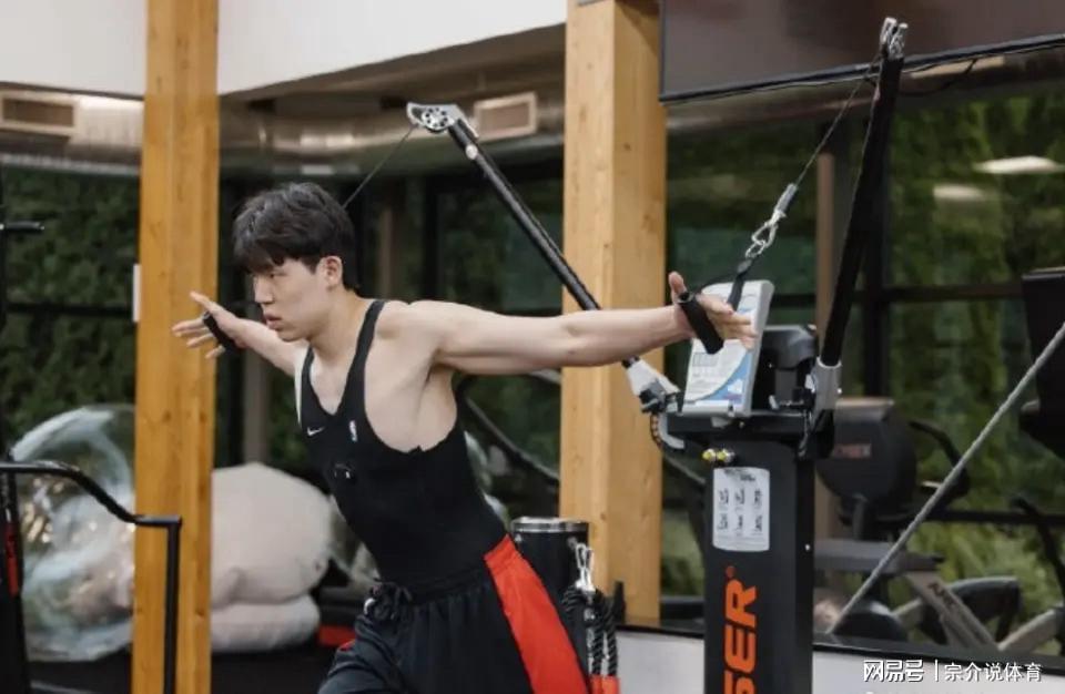 开拓者弃用杨瀚森引争议：连续四场未登场，球迷质疑骗关注