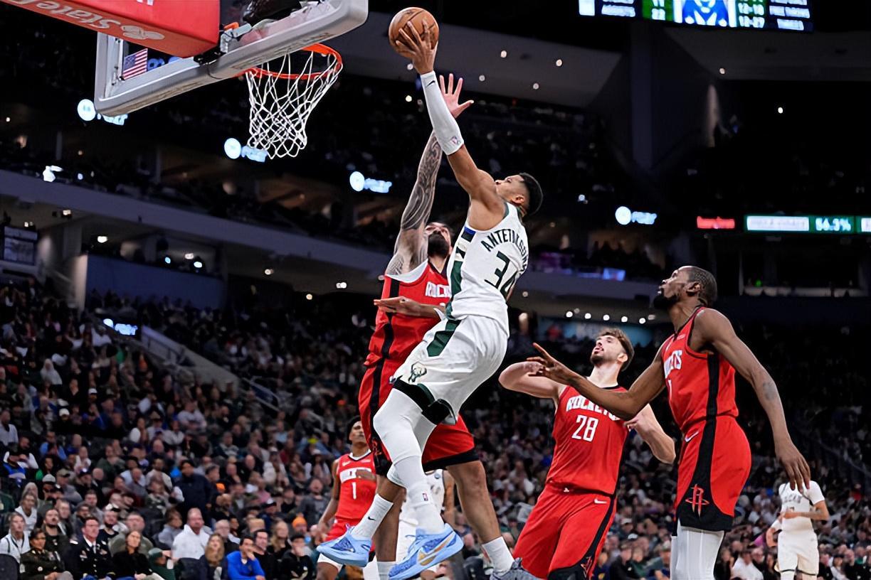 火箭双塔战术效果存疑，为何教练组仍坚持使用？