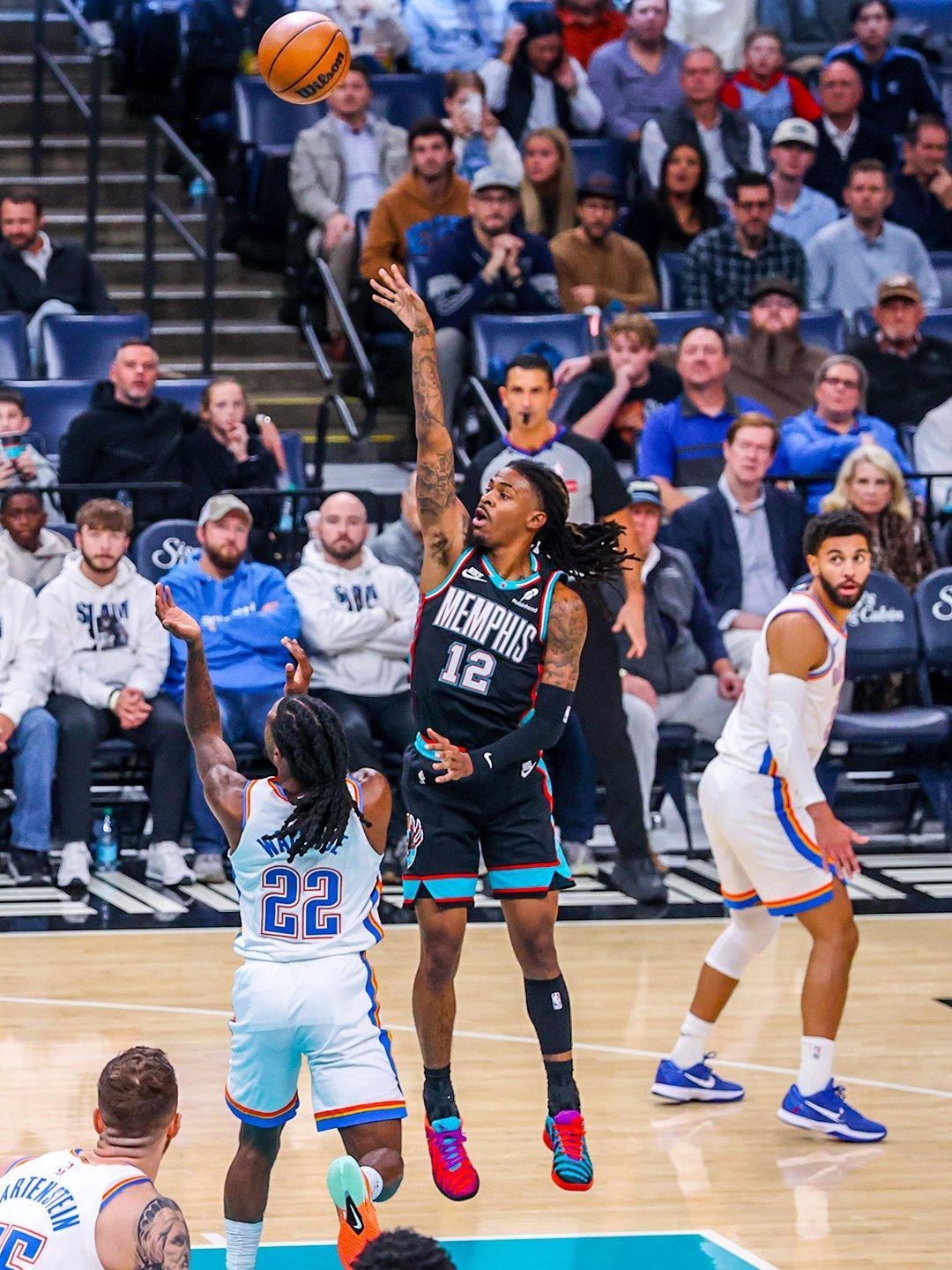 亚历山大35+7+6创双神迹，雷霆19分逆转灰熊，双塔强势归位