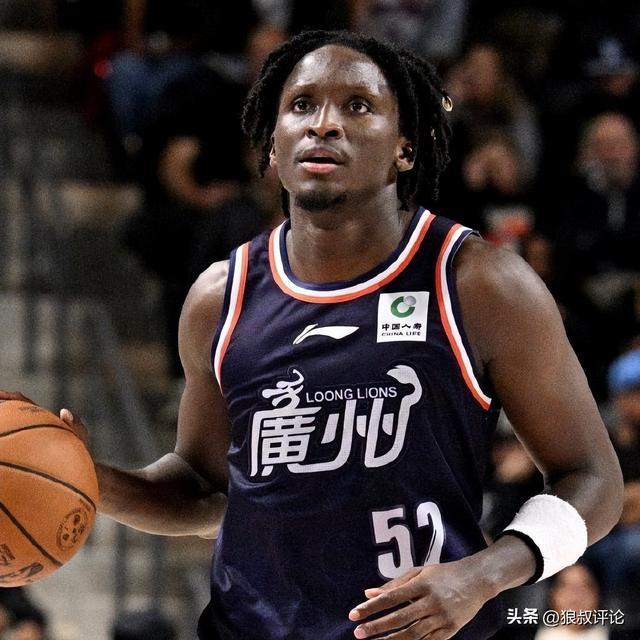 奥拉迪波加盟雄鹿发展联盟球队，此前曾为广州男篮出战季前赛