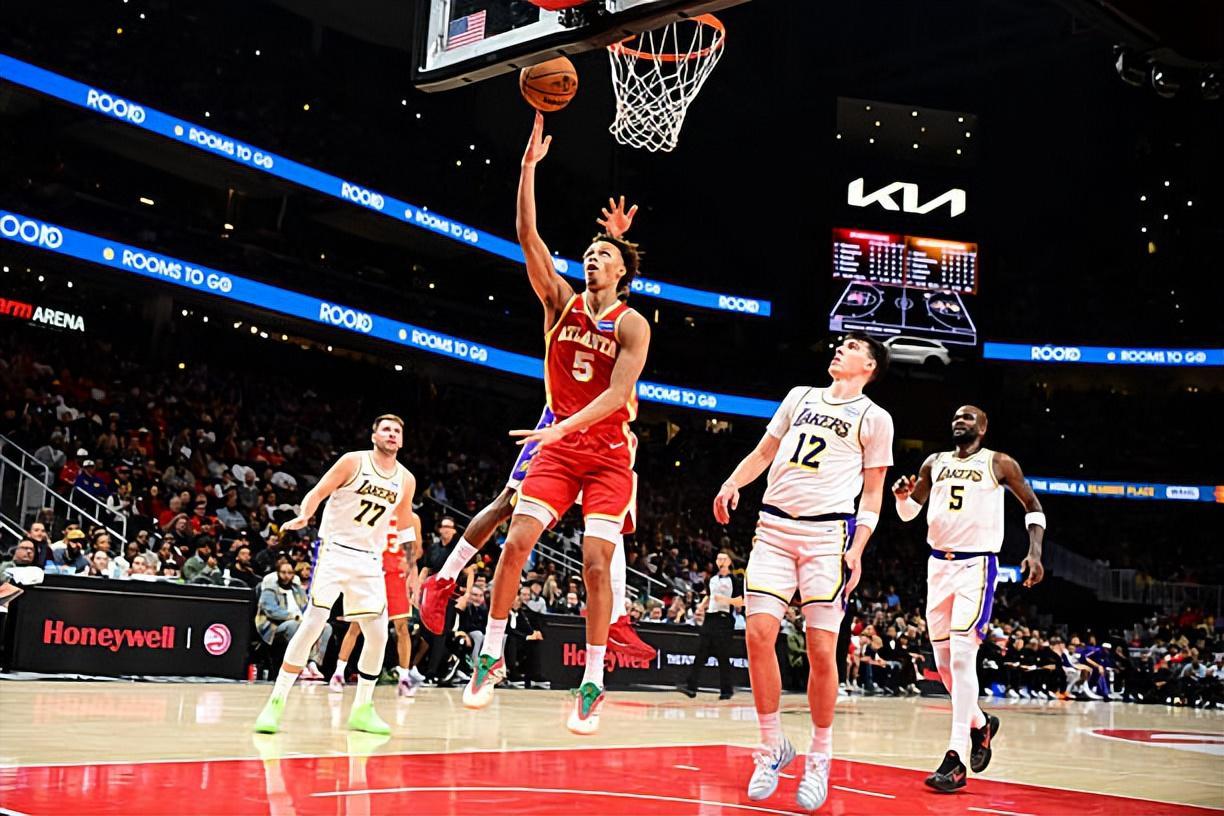 老鹰新星戴森·丹尼尔斯创生涯助攻新高，蜕变之路引关注