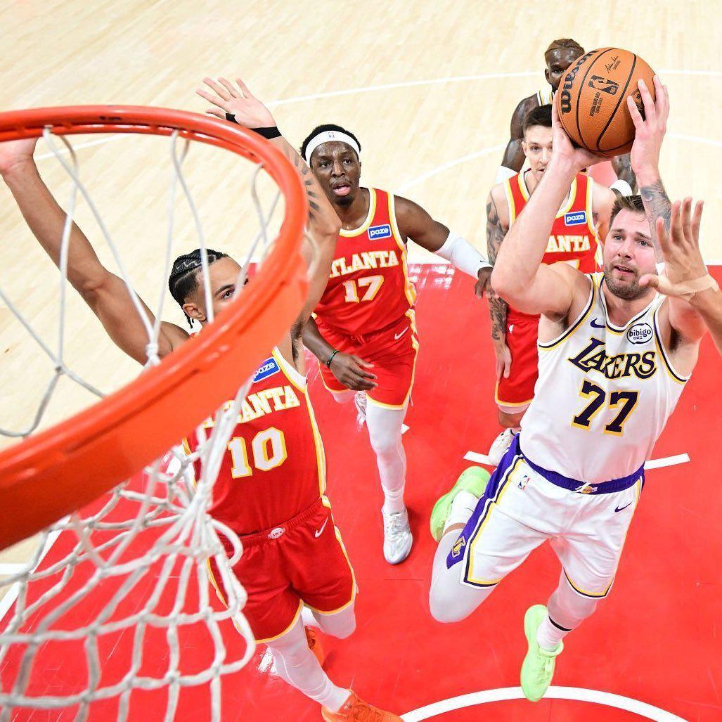 湖人20分惨败老鹰终结5连胜，快攻短板暴露急需詹姆斯回归