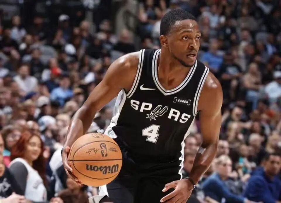 福克斯复出狂轰24分！马刺双杀鹈鹕，快船惨遭太阳双杀