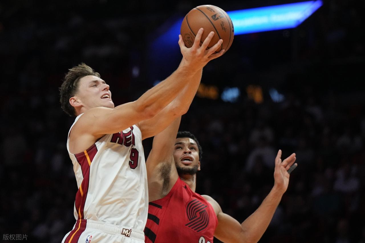 76人新星20+17+10憾失今日最佳，约基奇32+14+14创历史纪录