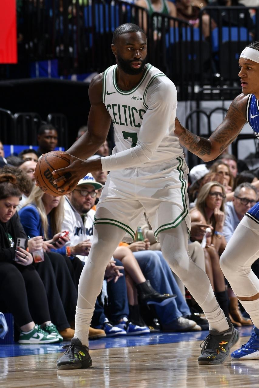 凯尔特人111-107逆转魔术：布朗27分领衔6人20+对攻战