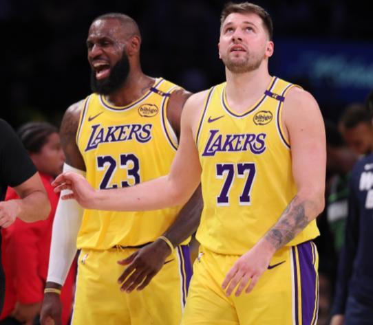 皮尔斯建议：詹姆斯复出后应从湖人替补席出发，让权年轻球员