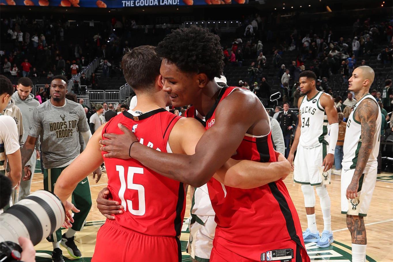 谢泼德防守字母哥