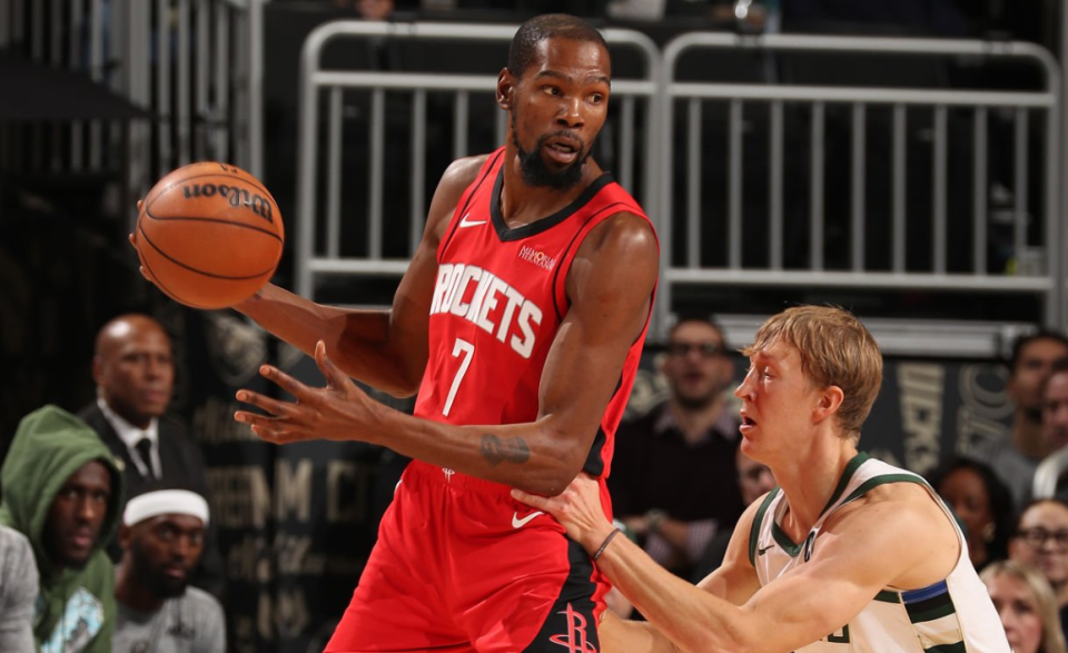 火箭14分逆转雄鹿！杜兰特31分高效发挥，字母哥关键罚球失准