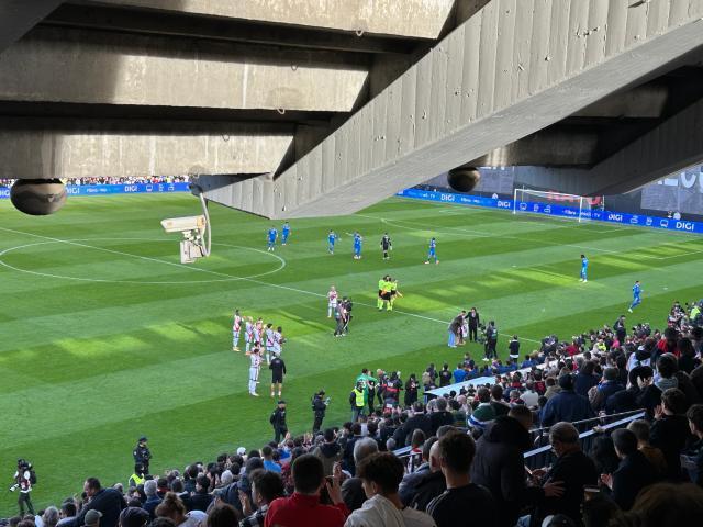 【现场】球场简陋无碍“贴脸开大”，巴列卡诺闷平皇马