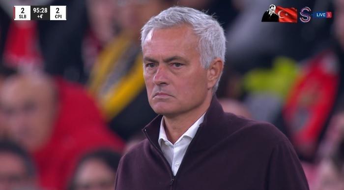 穆里尼奥葡超12场不败遭终结！本菲卡2-2被弱旅逼平，争冠形势严峻