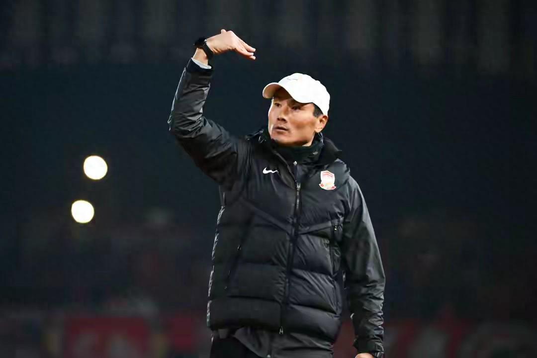 邵佳一执掌国足新篇章：阵容大调整，武磊等老将或淡出？