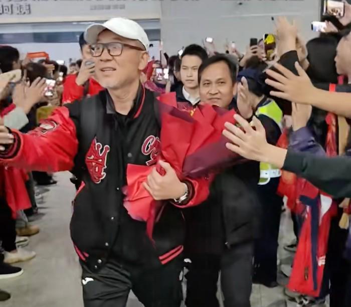 张外龙确认出席冲超庆典，并兼任重庆文体明星队主教练