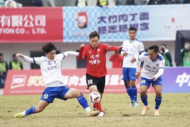 达州南充绿茵对决：客场互胜显兄弟情，共盼顶峰相见