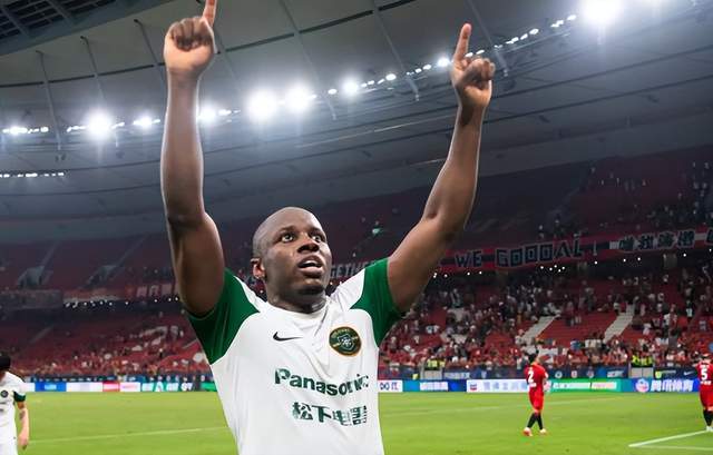 穆谢奎庆祝进球