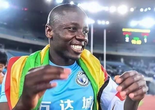 穆谢奎指导年轻球员