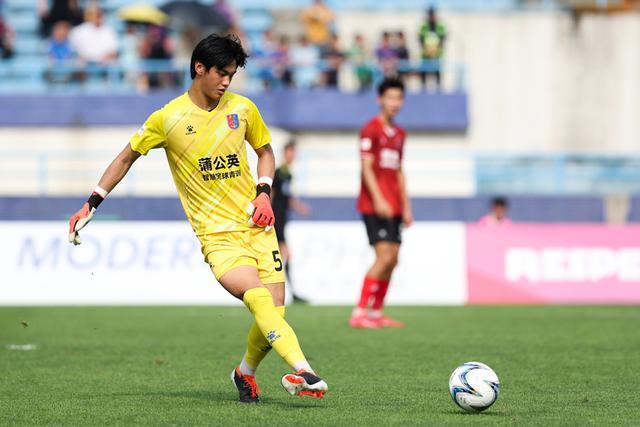 新疆队门将范梦桐