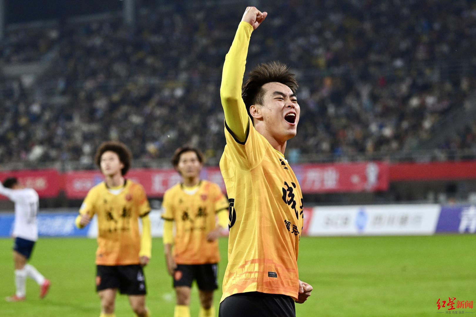 N次加油！21133名球迷助阵四川省城市足球联赛