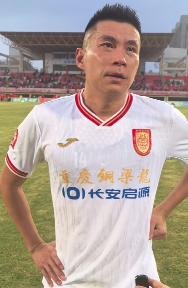 40岁黄希扬泪洒赛场！1265天两次落泪：中超重归球迷怀抱