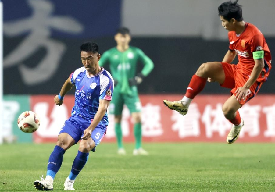 中甲收官战：重庆铜梁龙与辽宁铁人携手冲超，川渝德比重燃战火